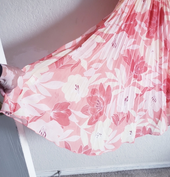 Charming & Easy Floral Dress - Indigo Rose, M - Stretchy Waist! - Picture 3 of 9